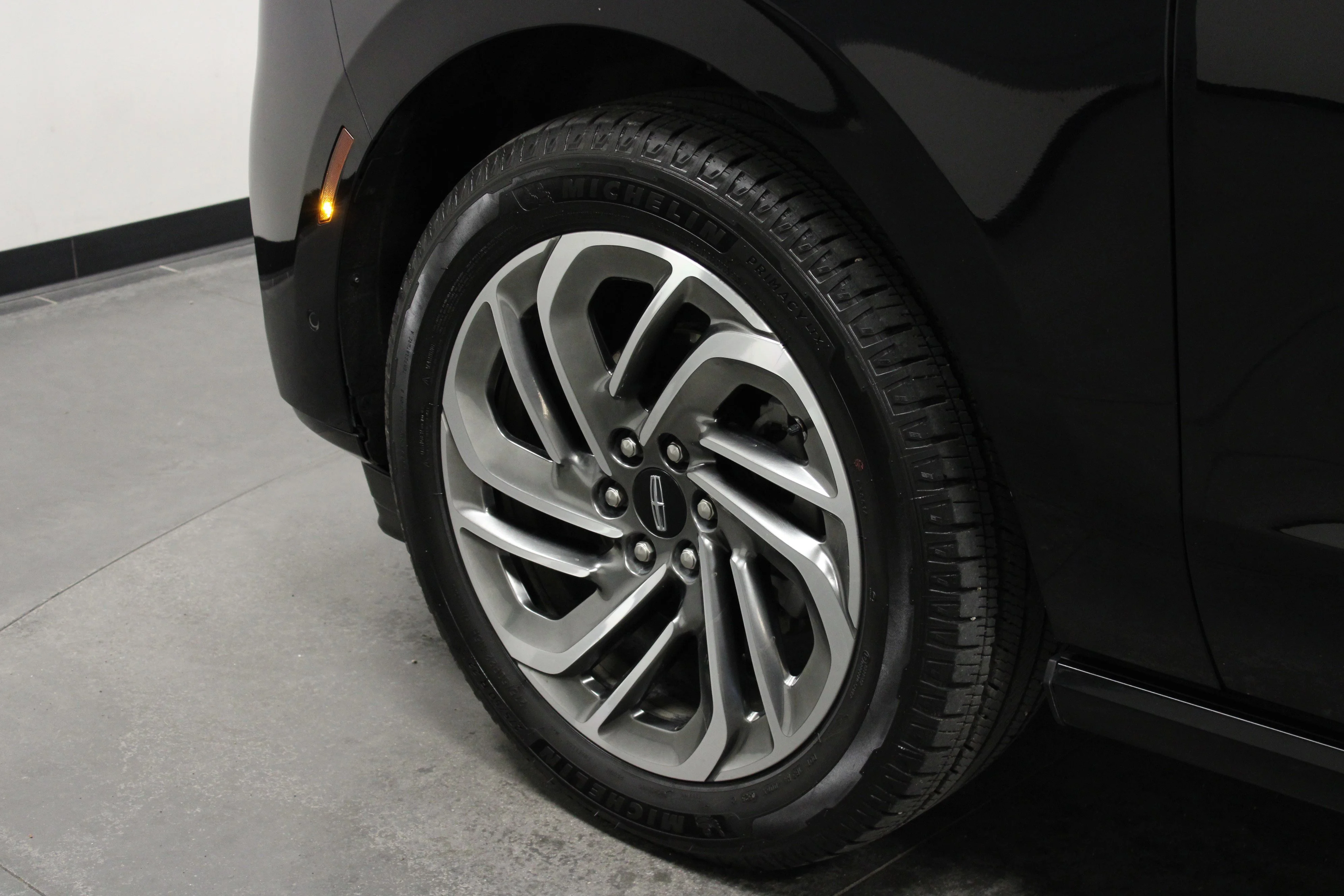 Used 2025 Black Metallic Lincoln Reserve image 10