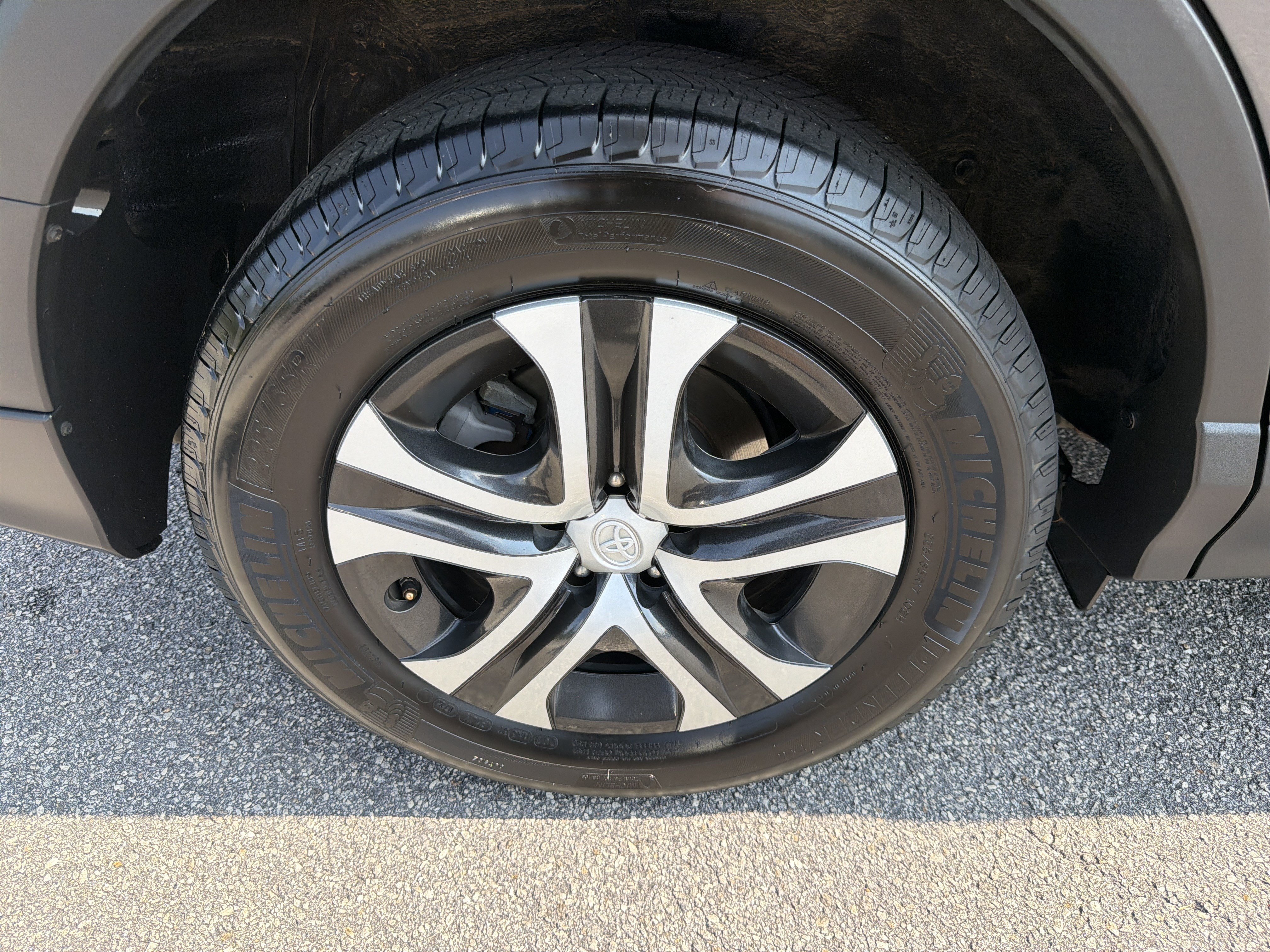 Used 2016 Magnetic Gray Metallic Toyota LE image 27