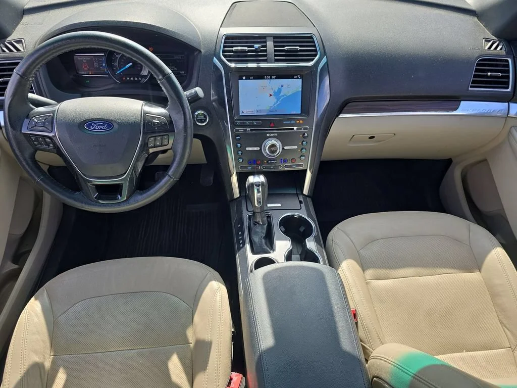 Used 2018 Red Ford Limited image 27