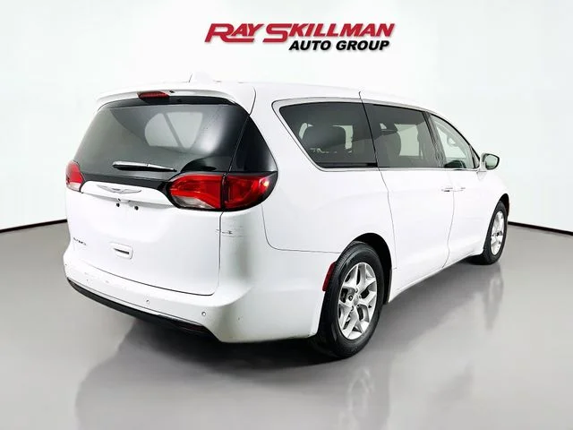 Used 2018 White Chrysler Touring Plus image 7