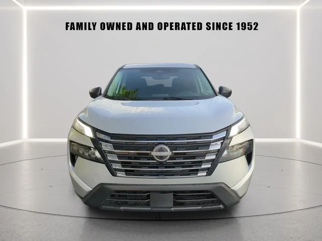 Used 2024 Silver Nissan S image 6