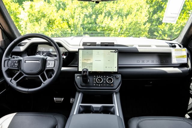 New 2026 Santorini Black Metallic Land Rover V8 image 18