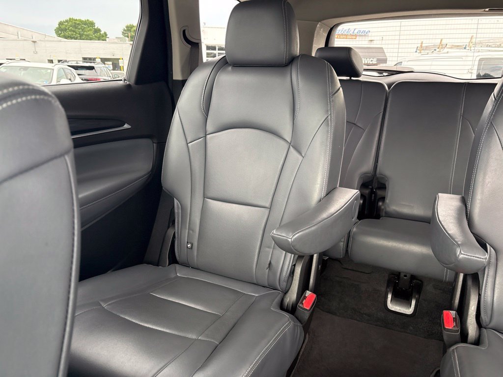Used 2019 Silver Buick Essence image 12