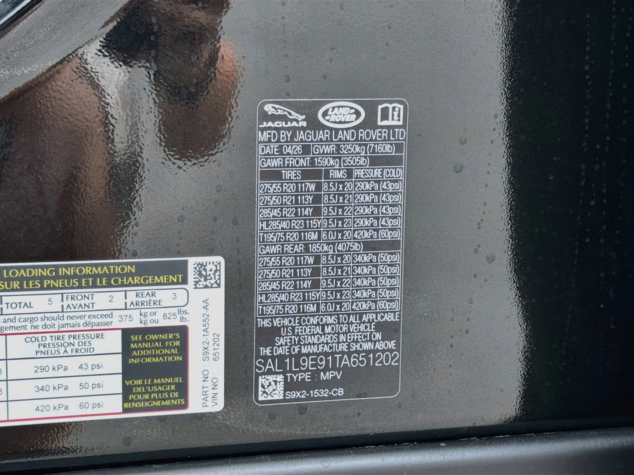 New 2026 Santorini Black Land Rover Dynamic SE image 44