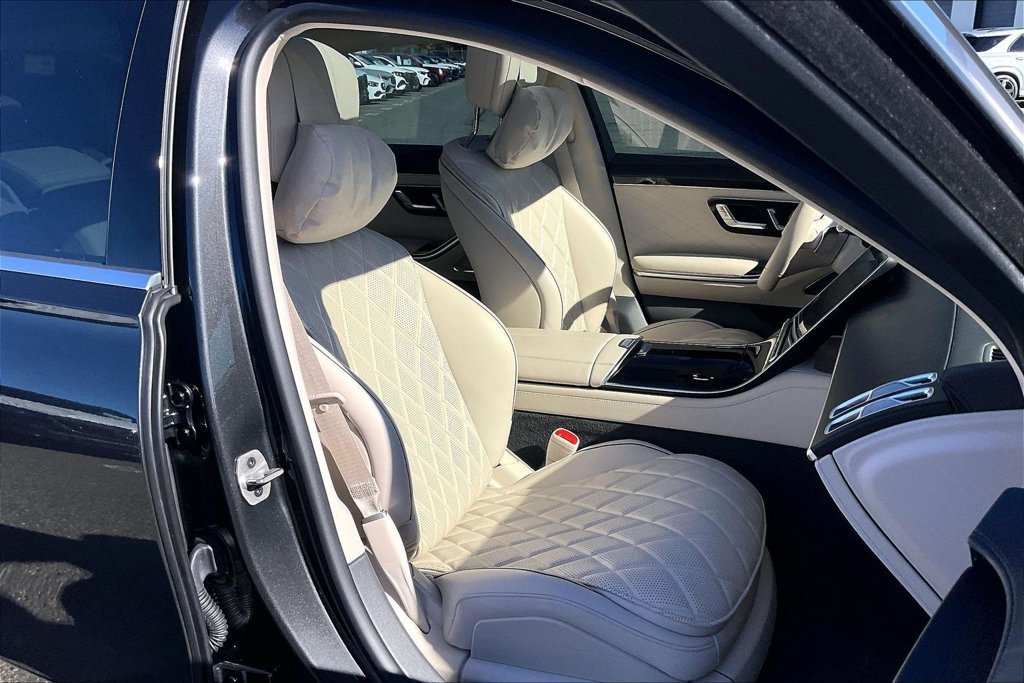 2025 Mercedes-Benz S-Class S 580e - Photo 7