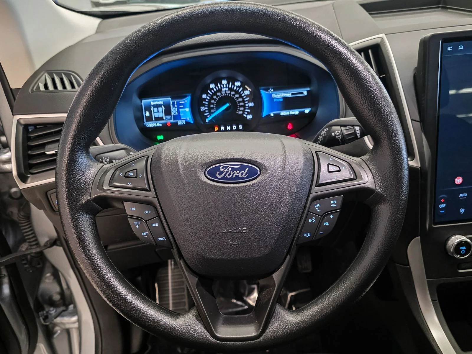 New 2024 Iconic Silver Metallic Ford SE image 34