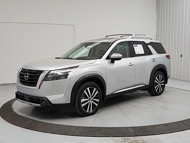 Used 2025 Silver Nissan Platinum image 3