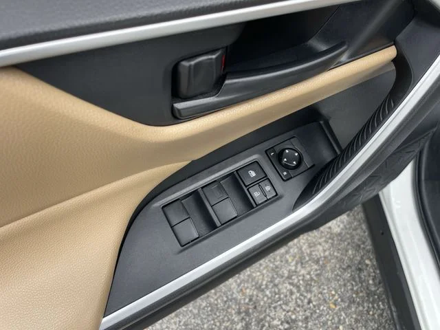 Used 2020 White Toyota LE image 13
