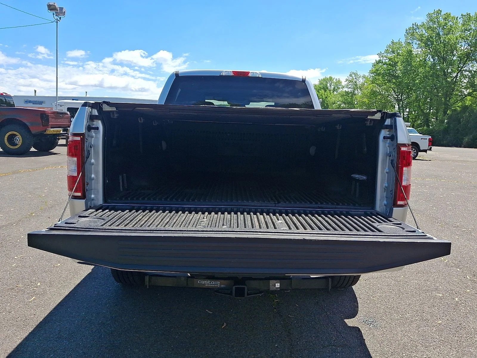 Used 2018 Silver Ford XLT image 27