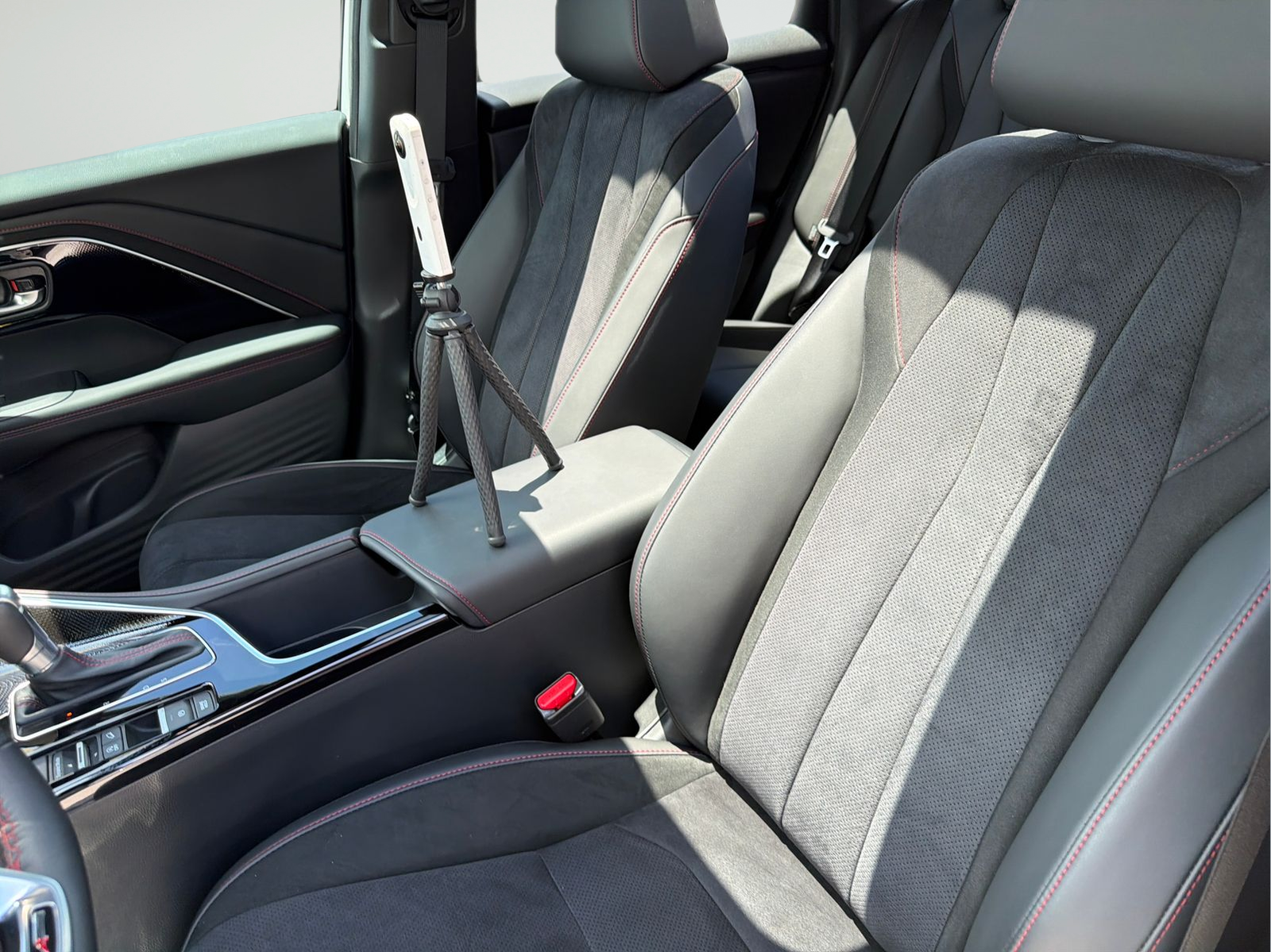 Certified Used 2025 Platinum White Acura A-Spec Package image 33