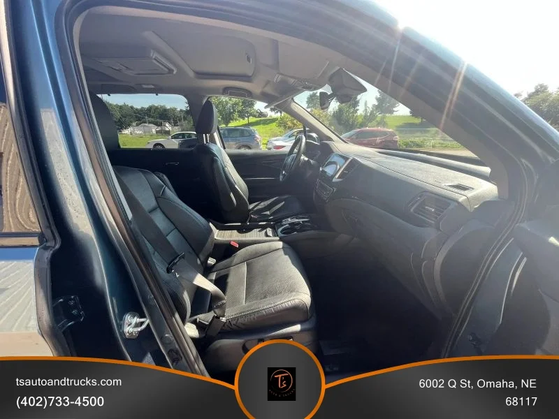 Used 2018 Blue Honda Touring Sport Utility 4D image 15