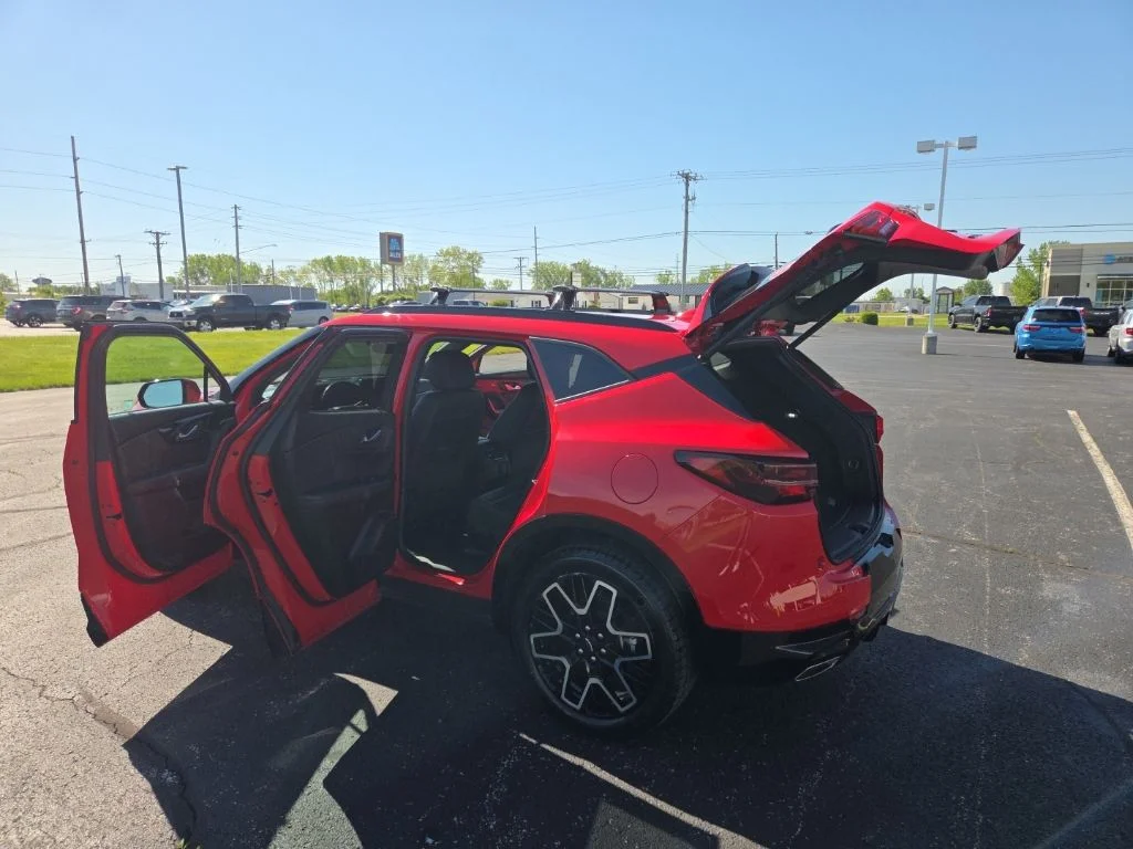 Used 2023 Red Chevrolet RS image 21