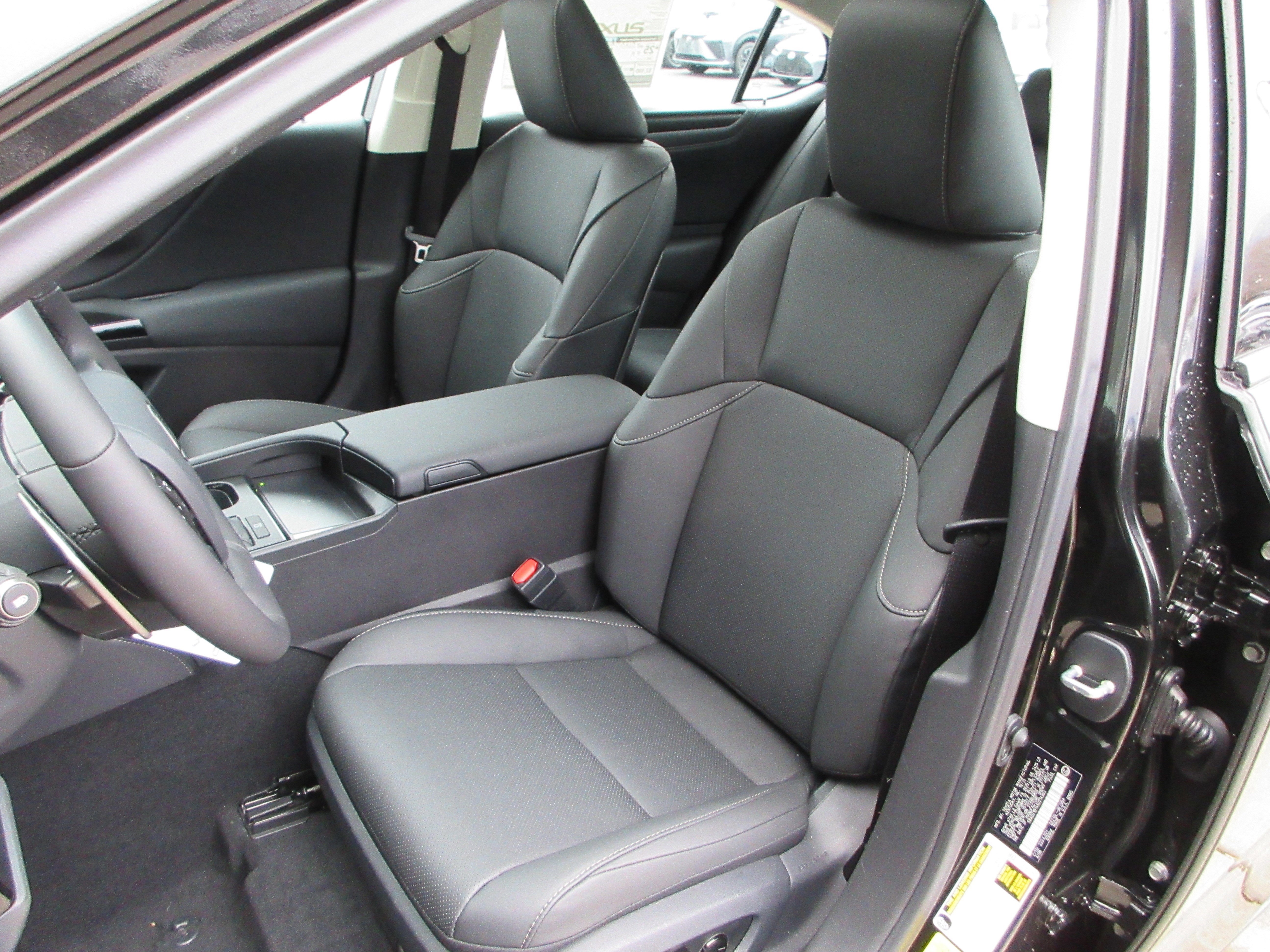 2025 Lexus ES 350 - Photo 29