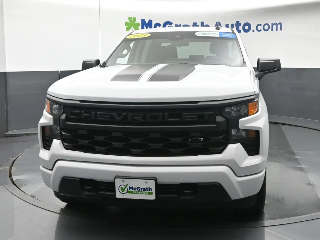 Used 2023 White Chevrolet Custom image 19