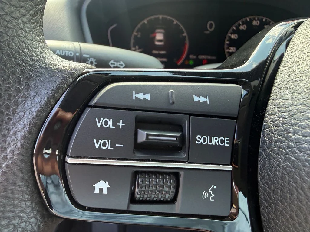 Used 2025 Silver Honda LX image 18
