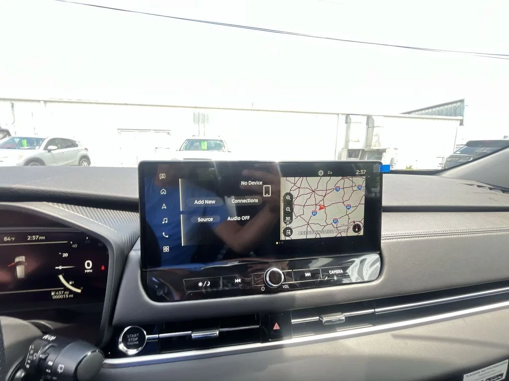 Used 2025 White Mitsubishi SE image 16