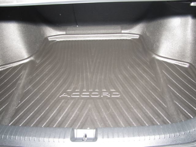 Certified Used 2023 Platinum White Pearl Honda Sport-L image 17