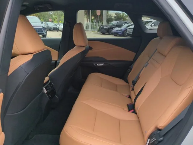 Certified Used 2025  Lexus 350 image 13