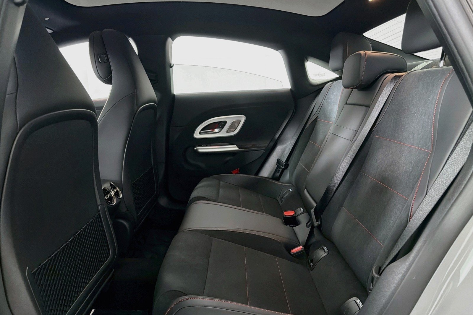 New 2027 MANUFAKTUR Alpine Grey Mercedes-Benz CLA 220 Hybrid image 7
