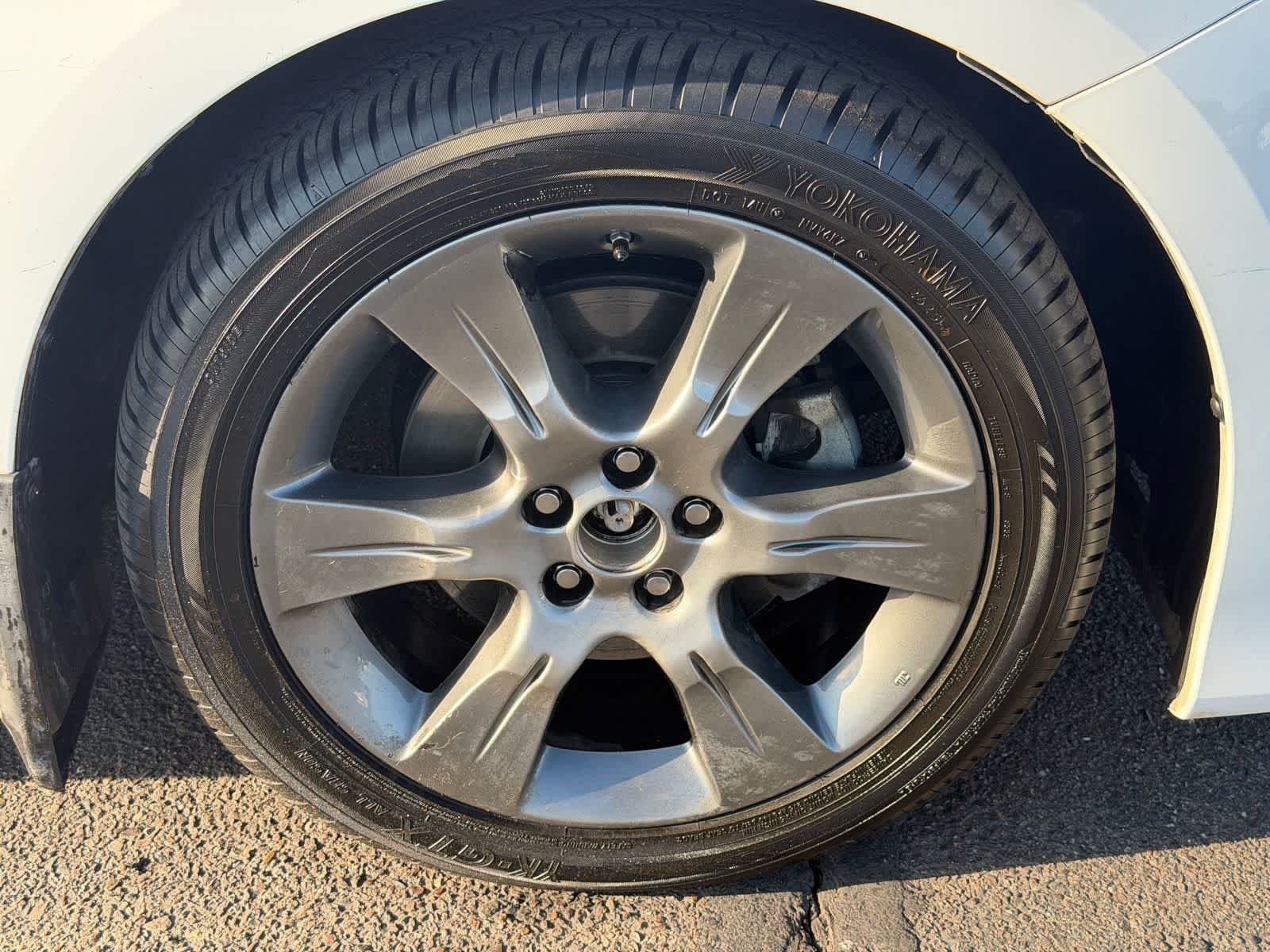 Used 2015 Super White Toyota SE Premium image 10