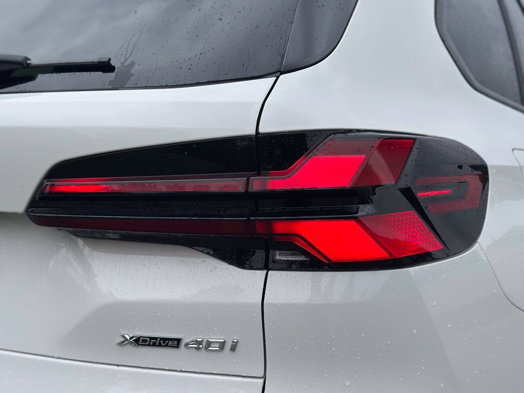 New 2026 Alpine White BMW xDrive40i image 11
