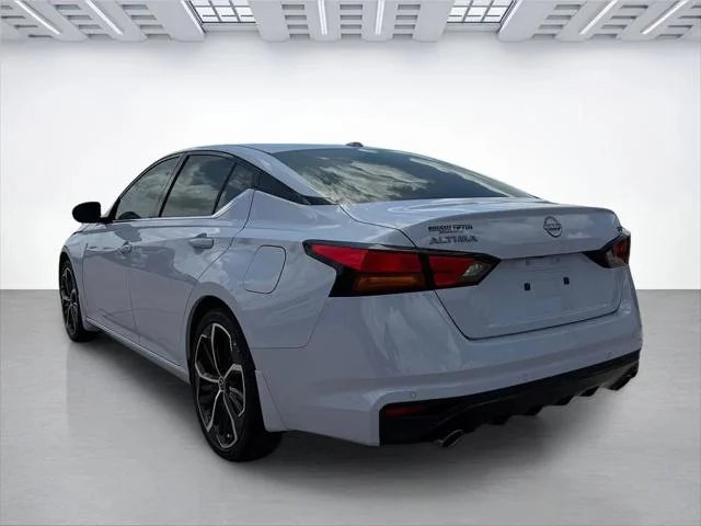 Used 2025 Gray Nissan SR image 5