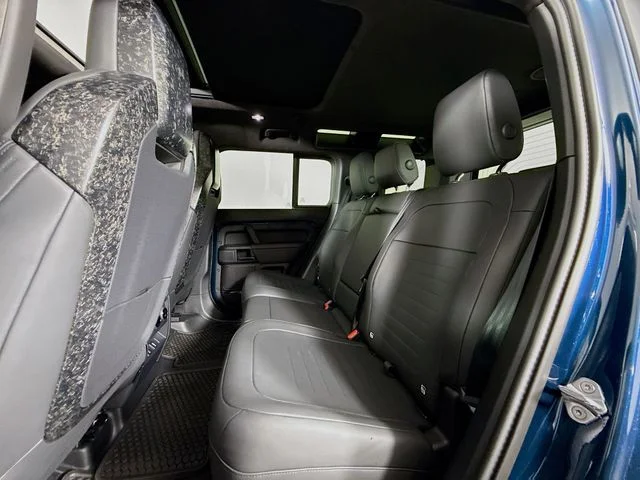 New 2026 Sargasso Blue Premium Metallic Land Rover OCTA image 24