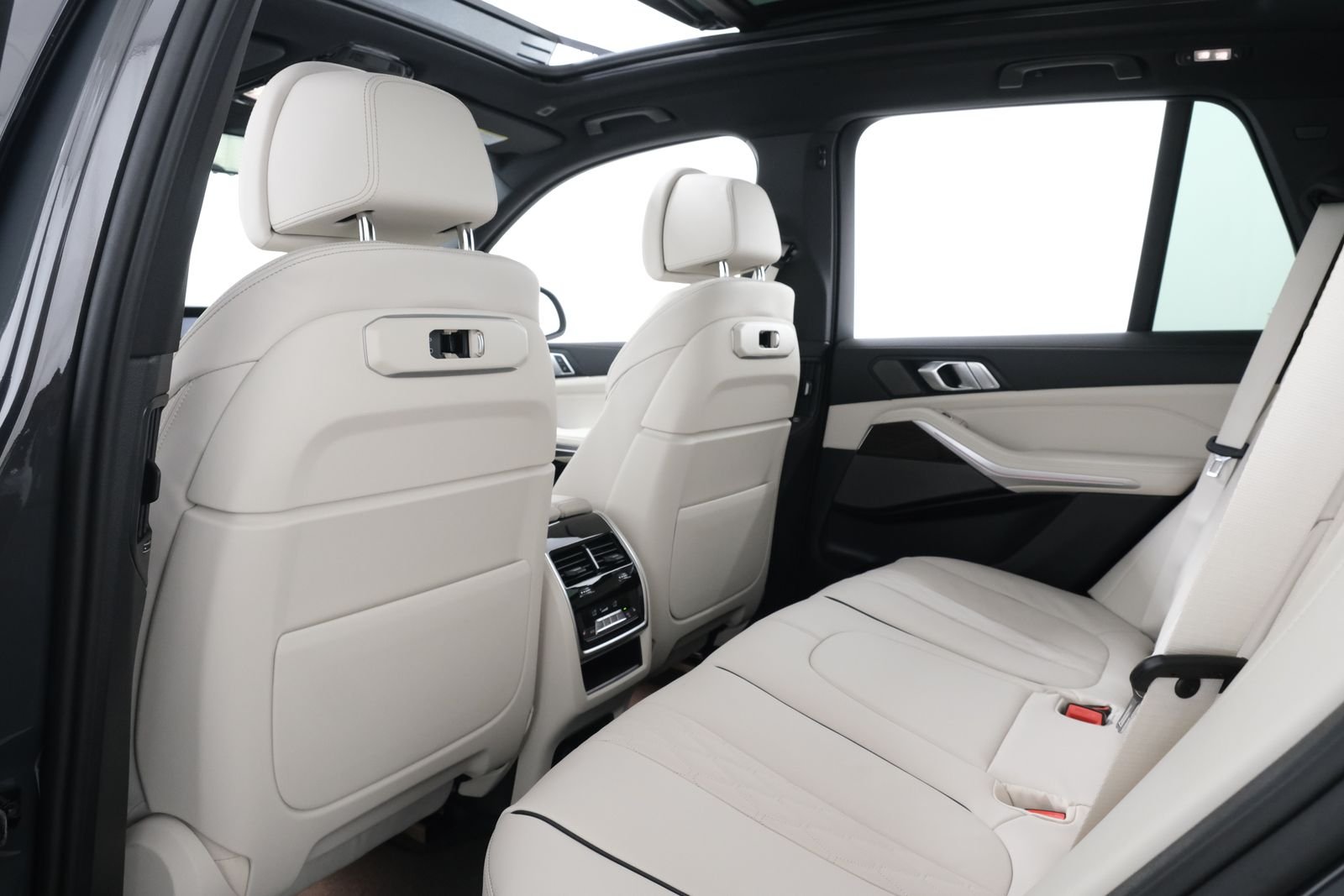 New 2026 Dravit Grey Metallic BMW xDrive40i image 56