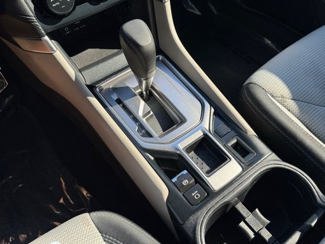 Used 2019 White Subaru Base image 16