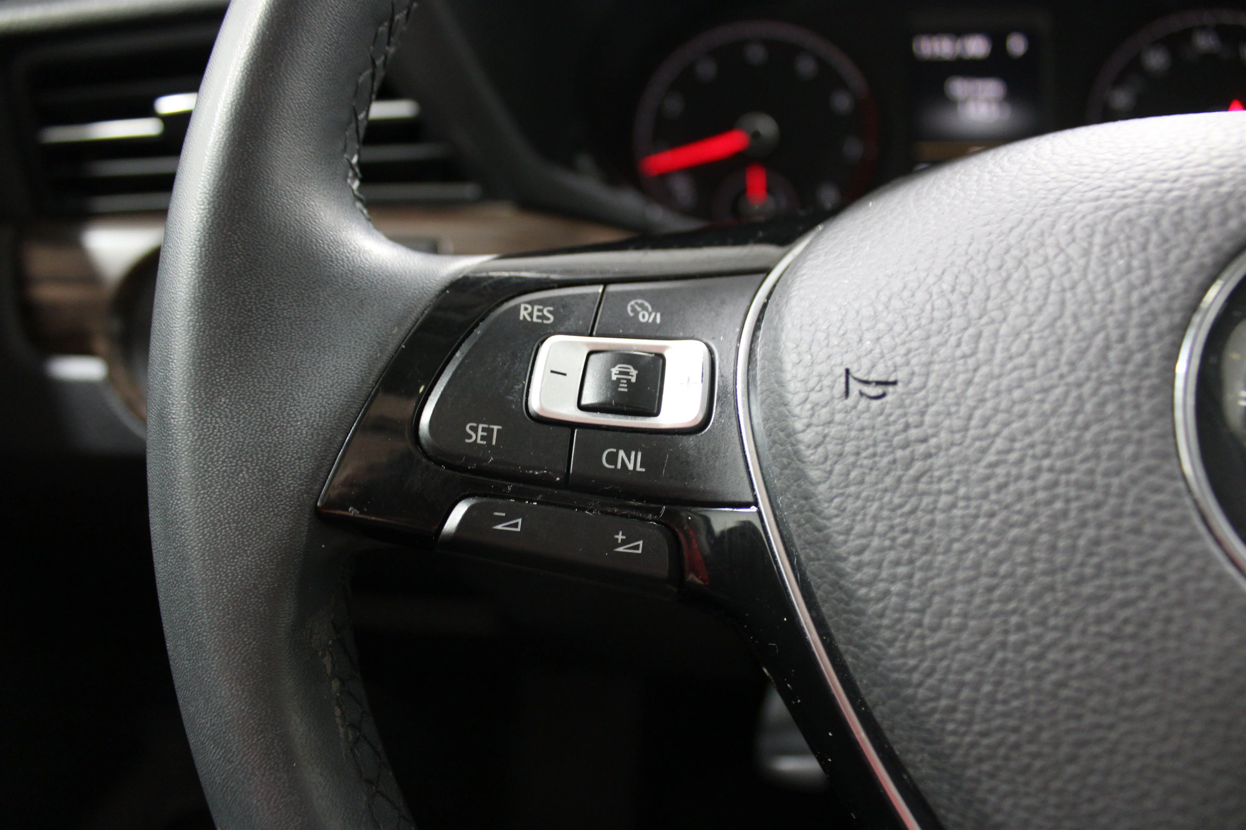 2022 Volkswagen Passat Limited Edition - Photo 10