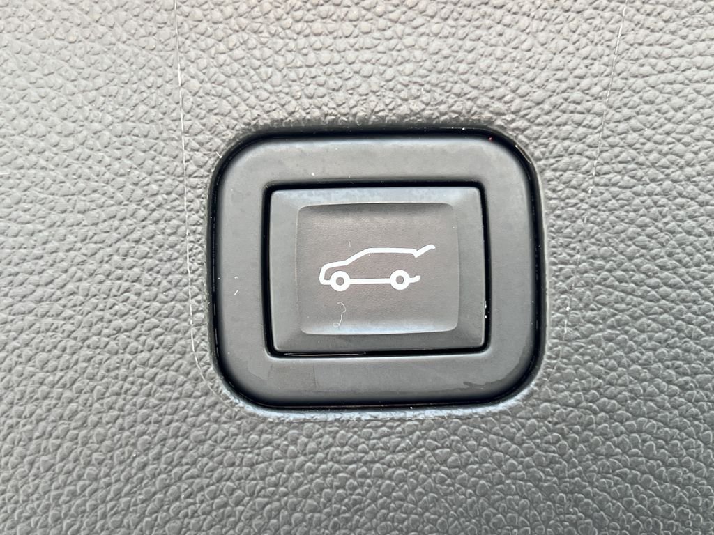 Used 2024 White Buick Premium Group image 6