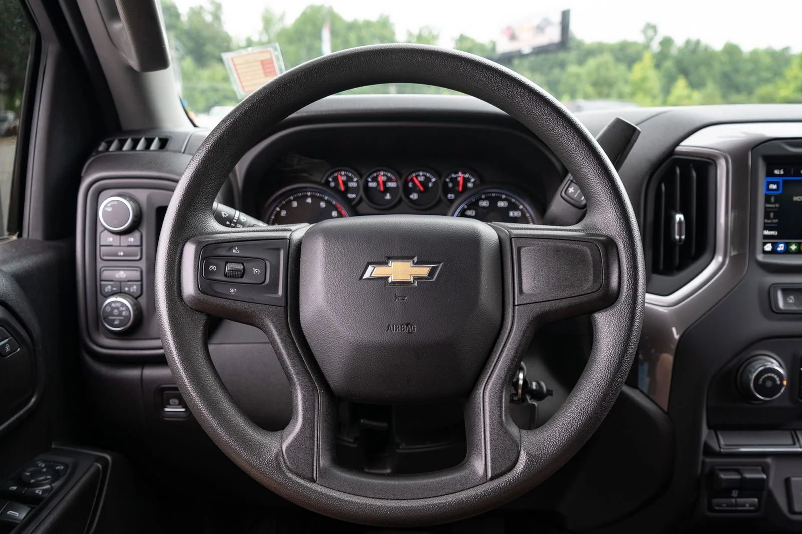 Used 2022 White Chevrolet Custom image 28