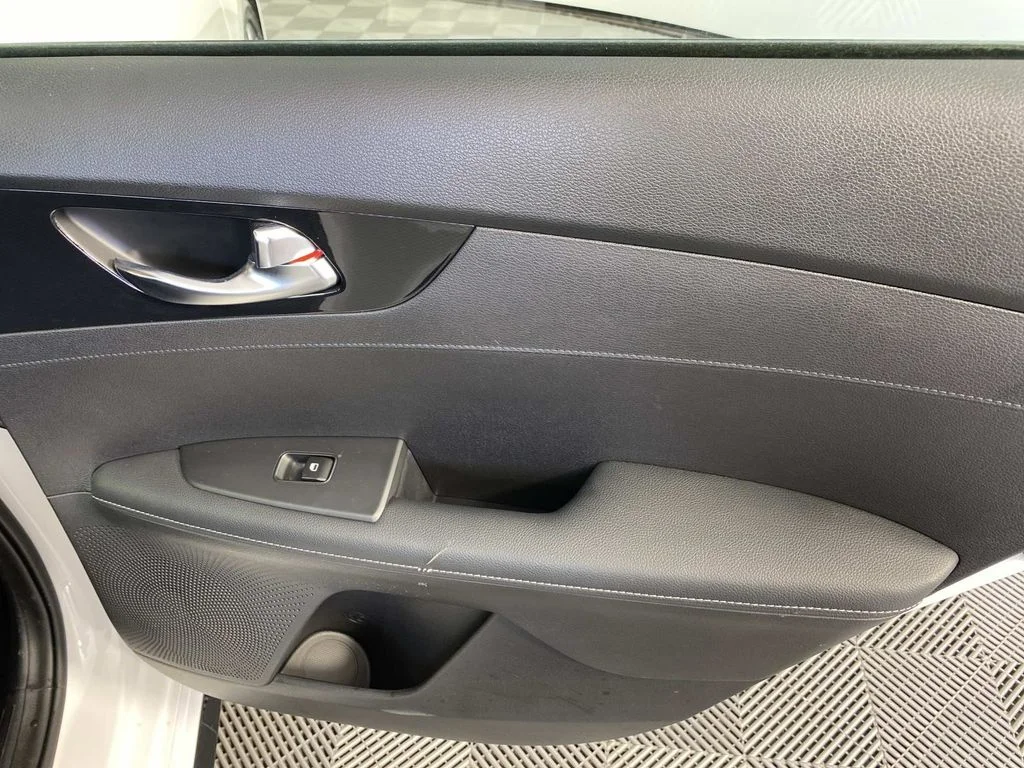 Used 2024 White Kia GT-Line image 24