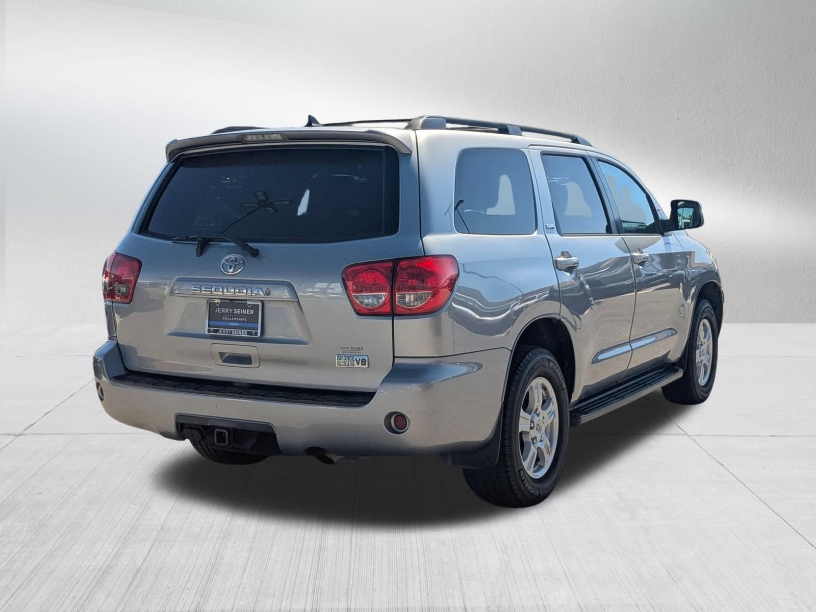Used 2016 Silver Sky Metallic Toyota SR5 image 5