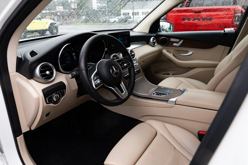 Used 2022 White Mercedes-Benz GLC 300 image 19