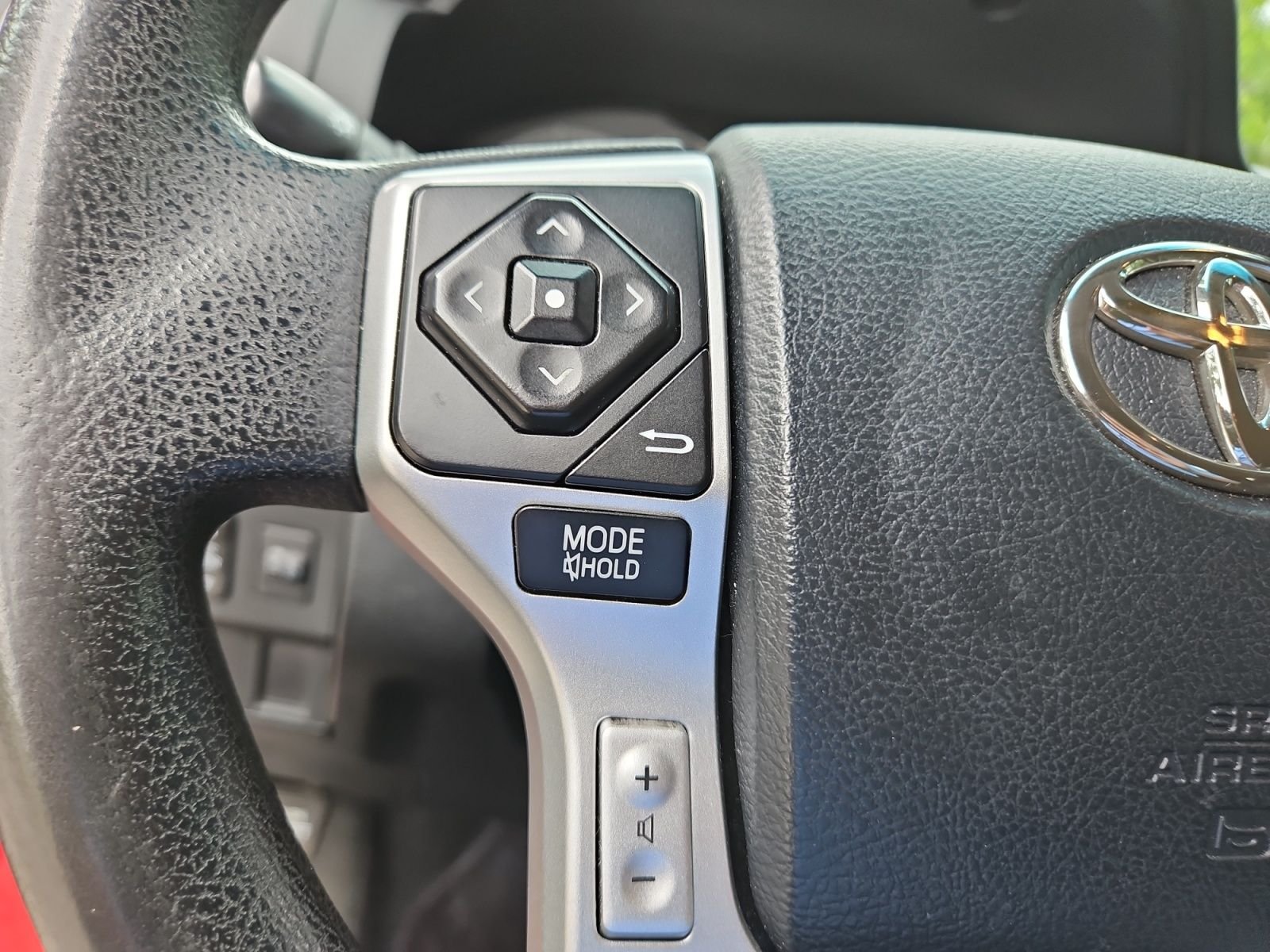 Used 2014 Red Toyota SR5 image 25