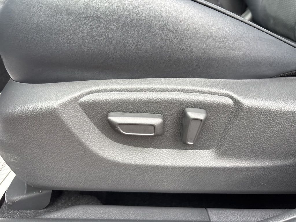 Used 2024 Red Mitsubishi SE image 16