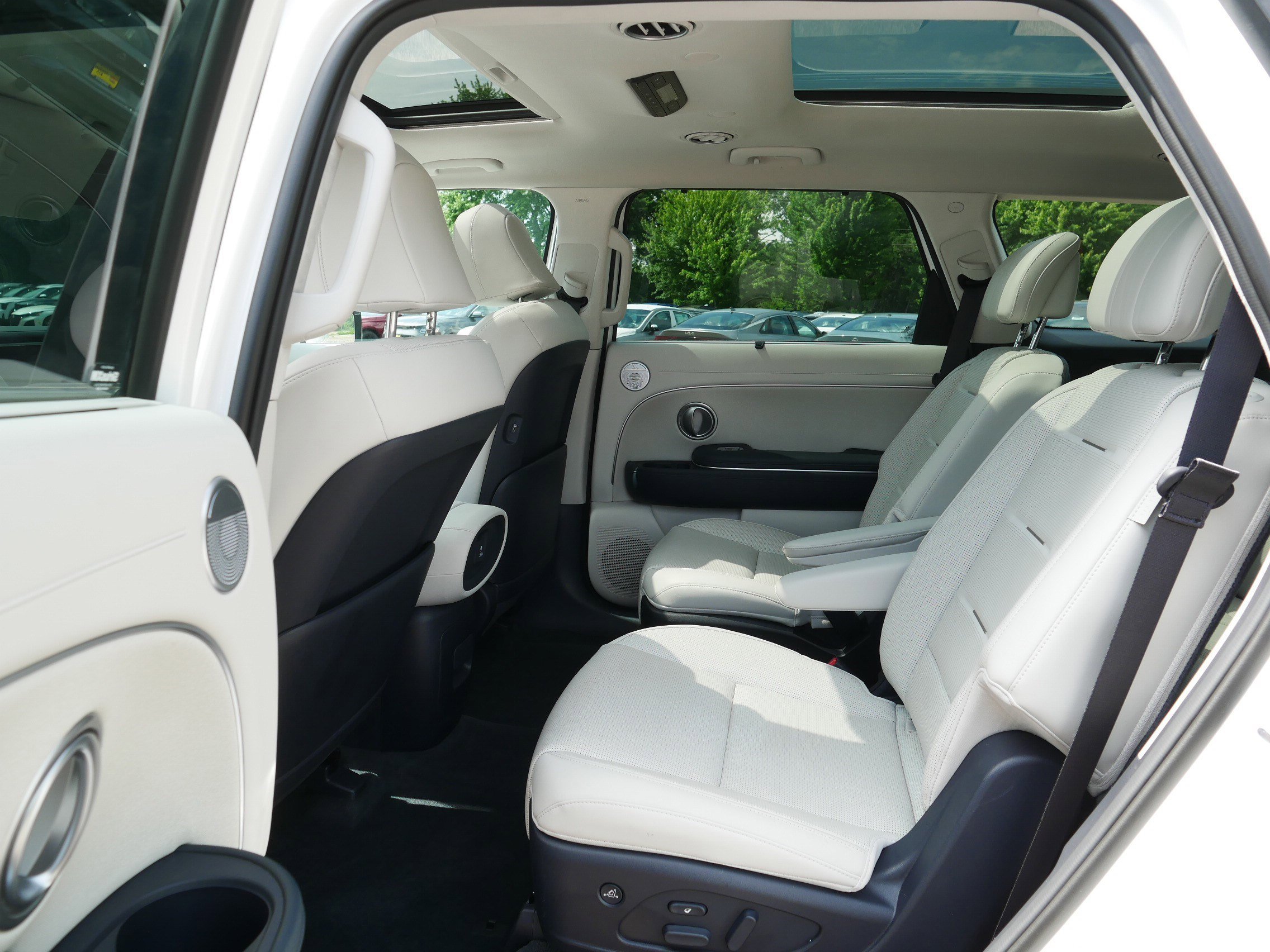 Used 2026 Creamy White Pearl Hyundai Calligraphy image 35