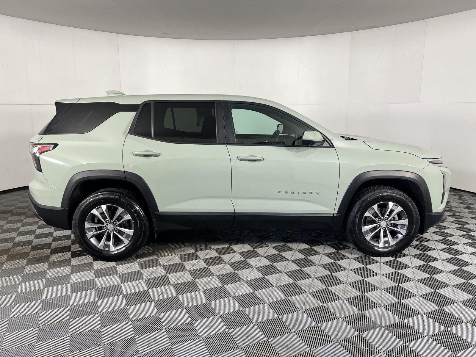 Used 2025 Cacti Green Chevrolet AWD LT image 8