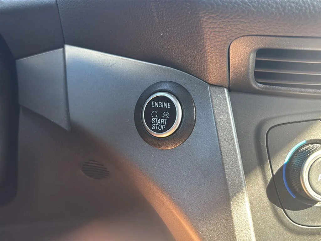 Used 2019 Oxford White Ford SE image 19