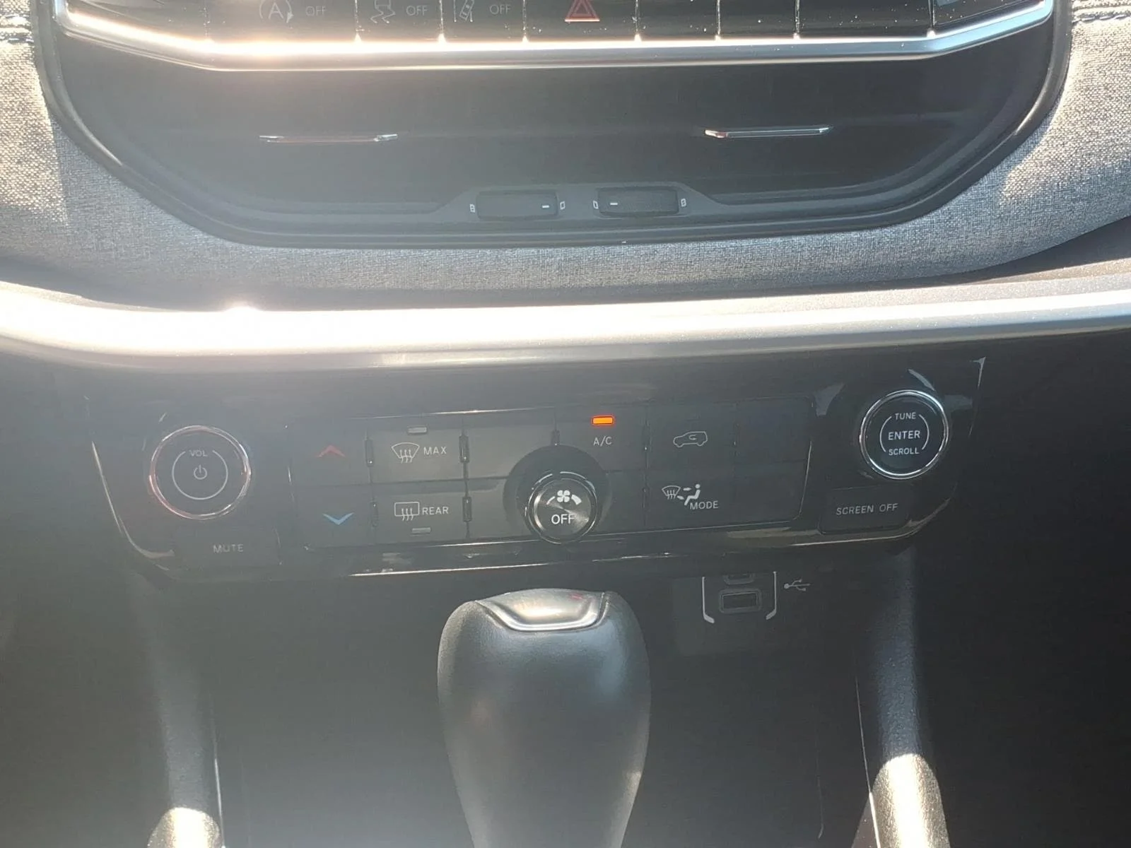 Used 2024 Bright White Clearcoat Jeep Latitude image 20