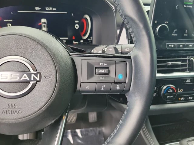 Used 2023 Gray Nissan Platinum image 17