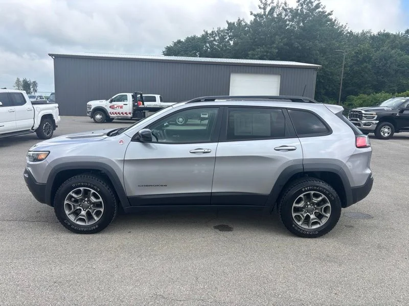 Used 2022 Silver Jeep Trailhawk image 6
