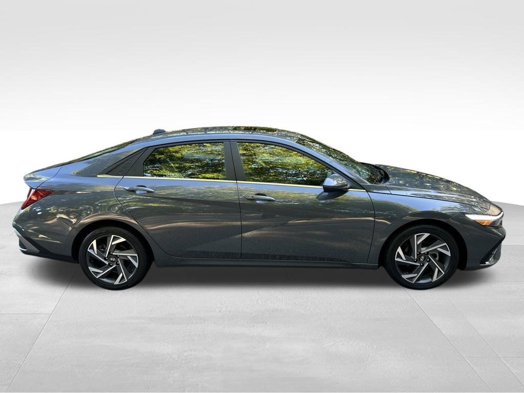 Used 2025 Gray Hyundai SEL Convenience image 7