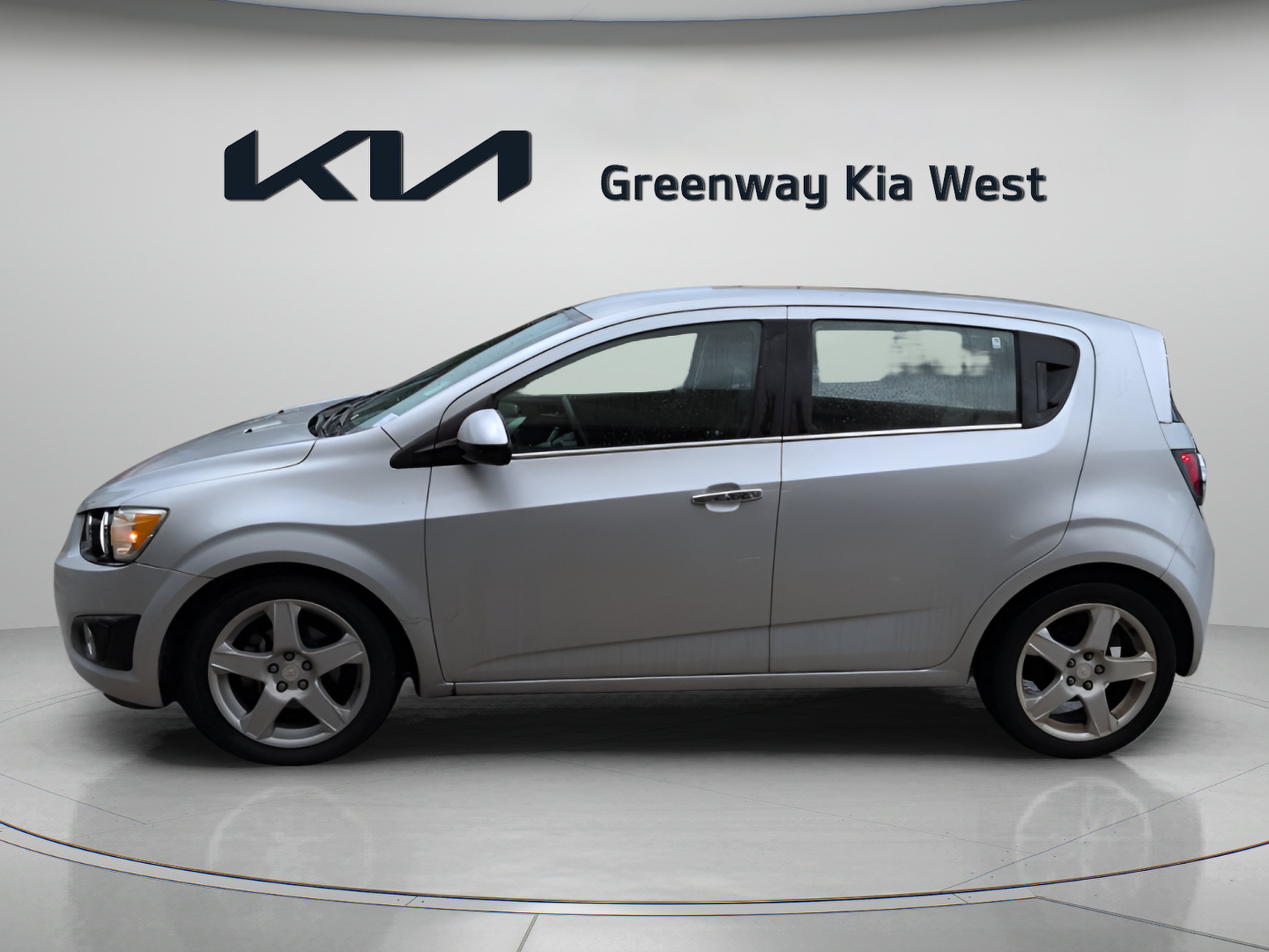 Used 2016 Silver Ice Metallic Chevrolet LTZ image 4