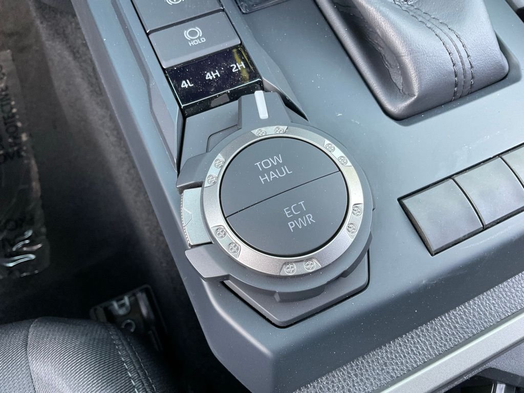2025 Toyota Tacoma SR5 - Photo 17