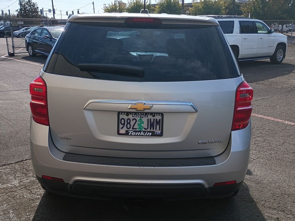 Used 2016 Silver Ice Metallic Chevrolet LS image 4