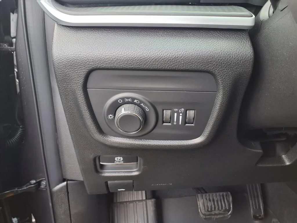 New 2025 Baltic Gray Metallic Clear-Coat Exterior Paint Jeep Laredo image 13