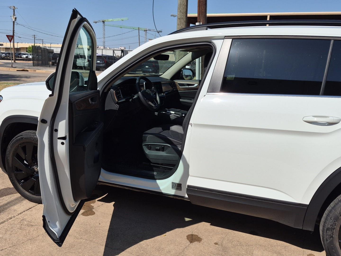Used 2024 Pure White Volkswagen 2.0T SE w/Technology image 9