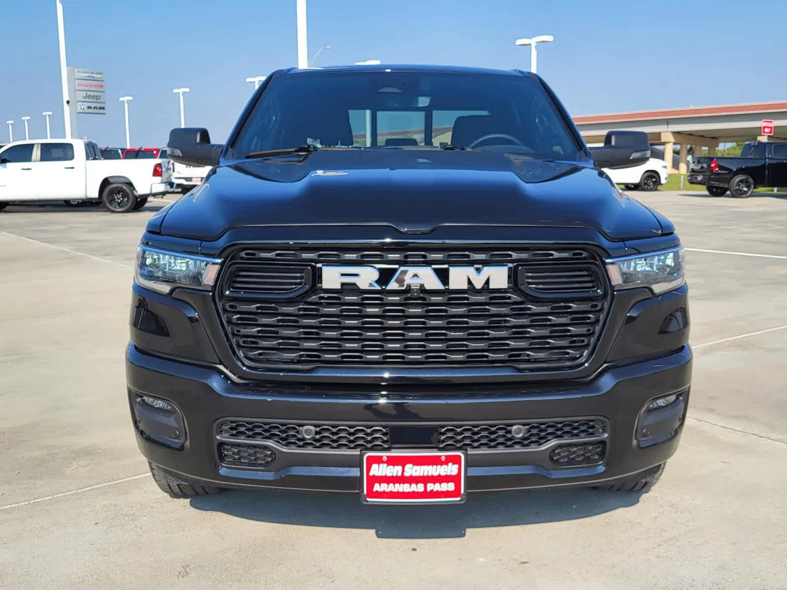 New 2026 Diamond Black Crystal Pearl-Coat Exterior Paint RAM Lone Star image 8